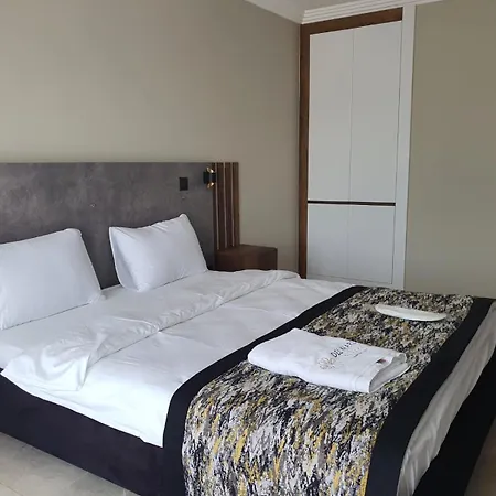 Del Mare Park Hotell 5*